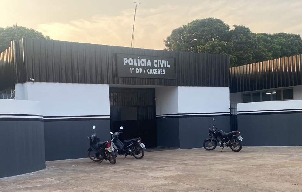 Pai e filho são presos com armas e munições durante investigação de denúncia de furto de gado, em Cáceres