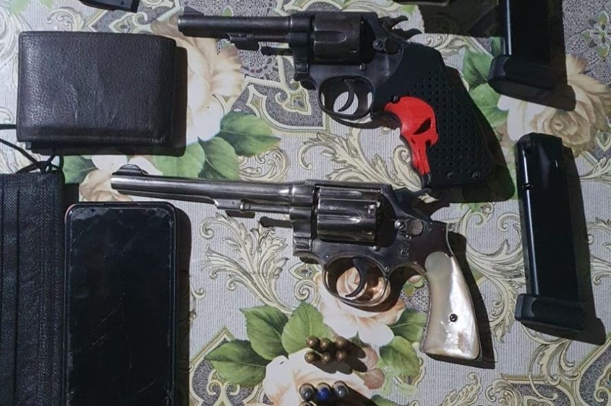 Adolescente é apreendido com armas em Quatro Marcos