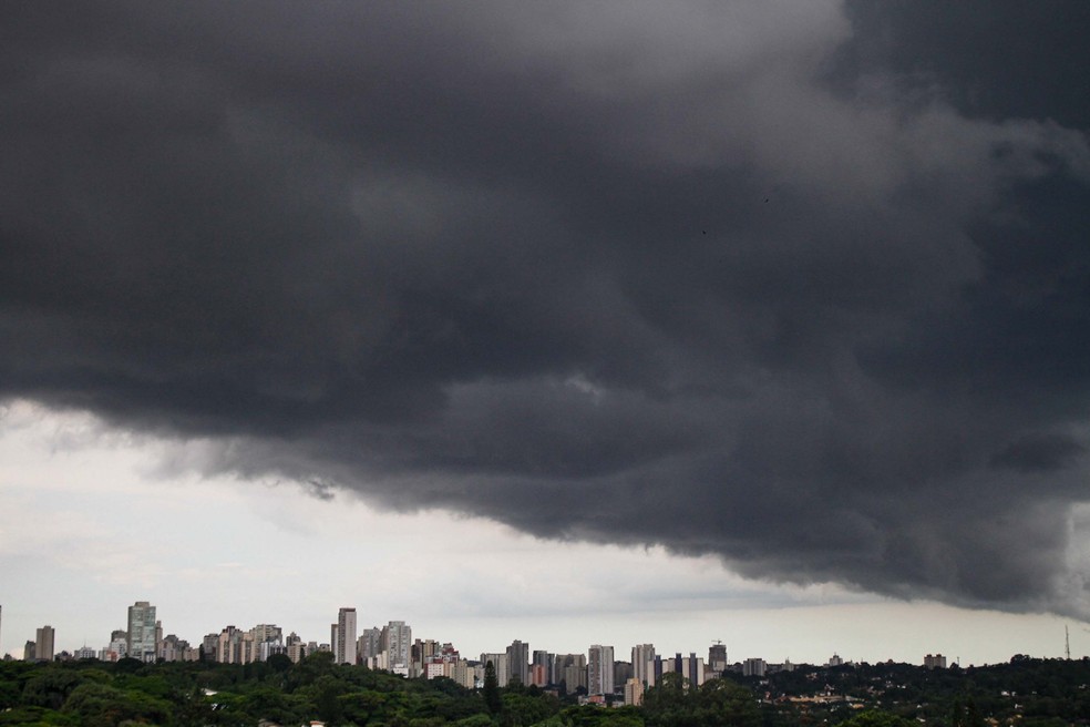 Inmet alerta para chuvas intensas durante o final de semana em MT; veja a previsão