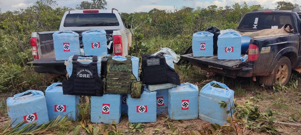 Força-tarefa apreende 500 kg de cocaína com símbolo nazista, em Conquista D’Oeste e causa prejuízo de R$ 9 milhões ao crime