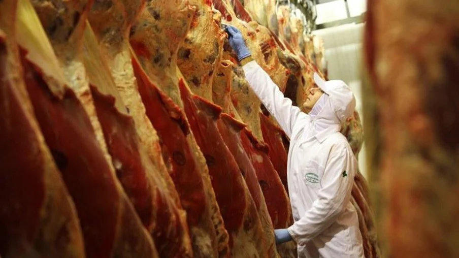 China avalia mais 28 frigoríficos brasileiros para exportação de carnes