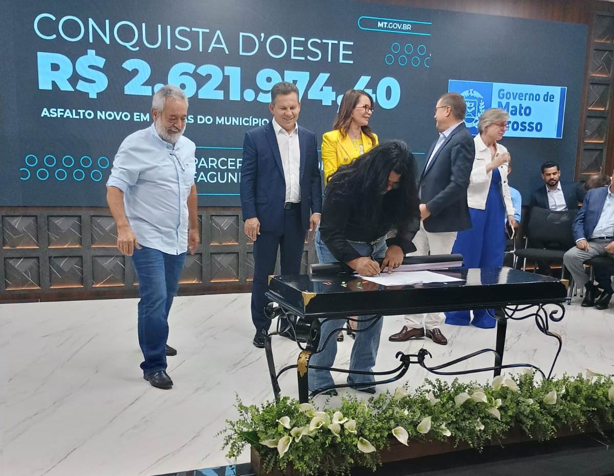 Maria Lúcia assina convênio para deixar Conquista D’Oeste 100% asfaltada