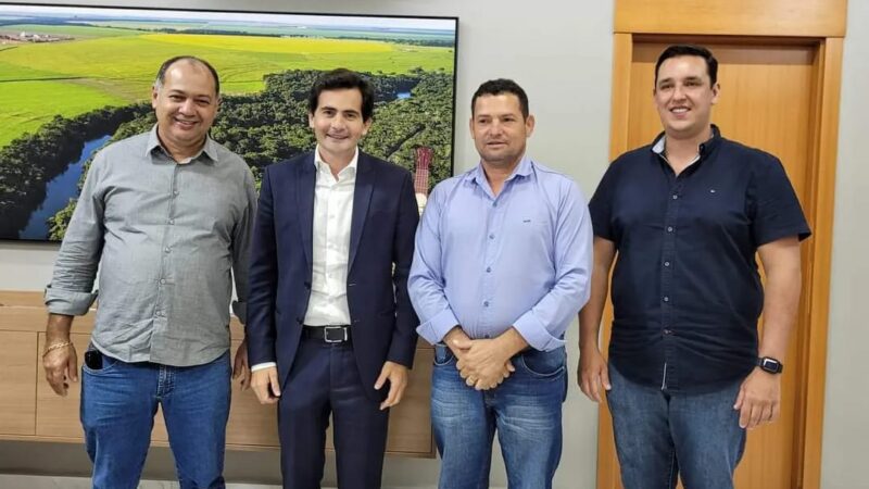Prefeito e vereadores de Nova Lacerda se reúnem com Chefe da Casa Civil, em Cuiabá