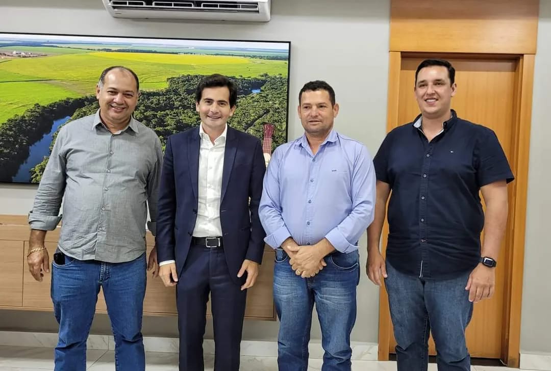 Prefeito e vereadores de Nova Lacerda se reúnem com Chefe da Casa Civil, em Cuiabá