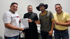 Prefeitura de Vale de São Domingos oficializa doação de madeira para construção de curral de leilões da Comunidade São Domingos