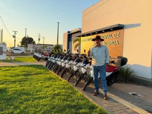 Prefeitura de Nova Lacerda reforça trabalho dos Agentes Comunitários de Saúde com a chegada de 20 novas motocicletas