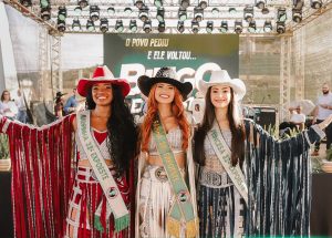 Realeza da Expoeste é coroada durante a tradicional Queima do Alho em Pontes e Lacerda