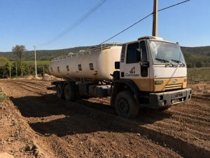 Caminhão-pipa furtado em Pontes e Lacerda é localizado na região de fronteira