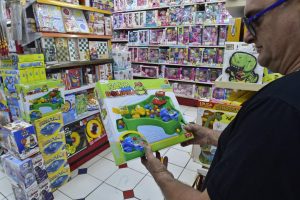 Procon-MT aponta variação de até 137% no preço dos presentes
